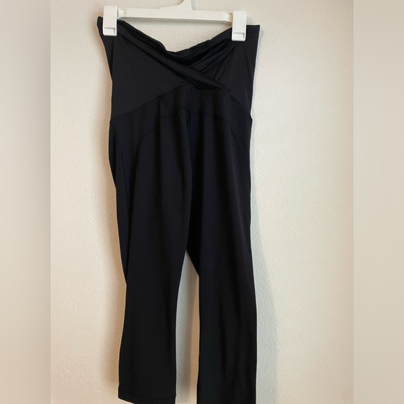 Isabel Maternity by Ingrid & Isabel Black Capris with Soft Stretch Fabric size M - Picture 1 of 5
